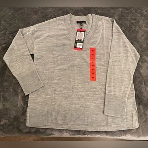 Banana Republic Merino Wool v-neck sweater. Gray. NWT. Lightweight.